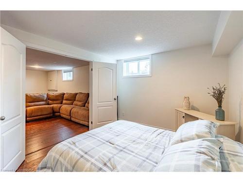 33 Notchwood Court, Kitchener, ON - Indoor Photo Showing Bedroom