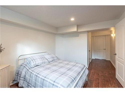 33 Notchwood Court, Kitchener, ON - Indoor Photo Showing Bedroom