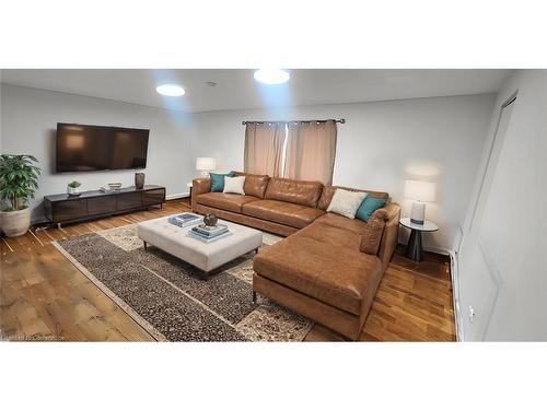 B-188 Samuelson Street, Cambridge, ON - Indoor Photo Showing Living Room