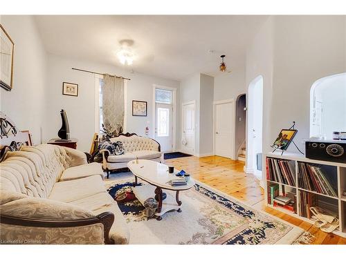 185 Duke Street, Clarington, ON - Indoor Photo Showing Living Room