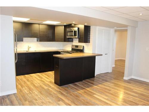 B-12 Bechtel Street, Cambridge, ON - Indoor Photo Showing Kitchen