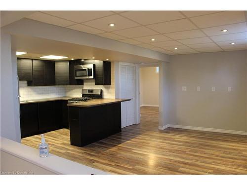 B-12 Bechtel Street, Cambridge, ON - Indoor Photo Showing Kitchen