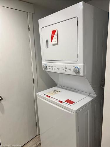 Lower-62 Sunnyhill Road, Cambridge, ON - Indoor Photo Showing Laundry Room