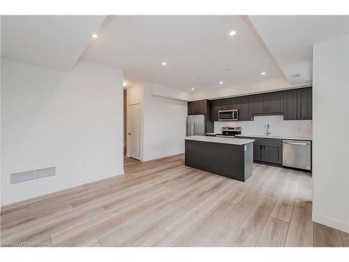 D73-405 Myers Road, Cambridge, ON - Indoor Photo Showing Kitchen