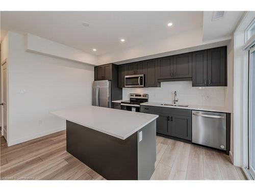 64-405 Myers Road, Cambridge, ON - Indoor Photo Showing Kitchen With Double Sink With Upgraded Kitchen