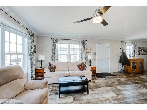 99 Fourth Conc Road, Burford, ON - Indoor Photo Showing Living Room