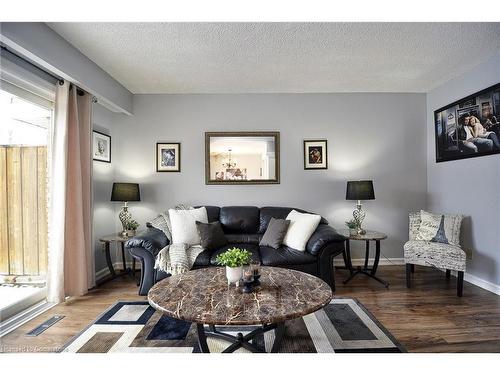 22 Westmount Mews, Cambridge, ON - Indoor Photo Showing Living Room