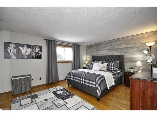 22 Westmount Mews, Cambridge, ON - Indoor Photo Showing Bedroom