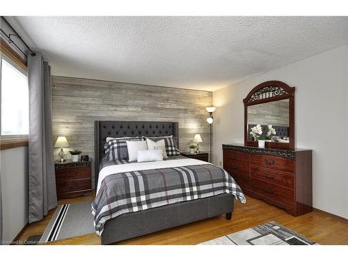 22 Westmount Mews, Cambridge, ON - Indoor Photo Showing Bedroom