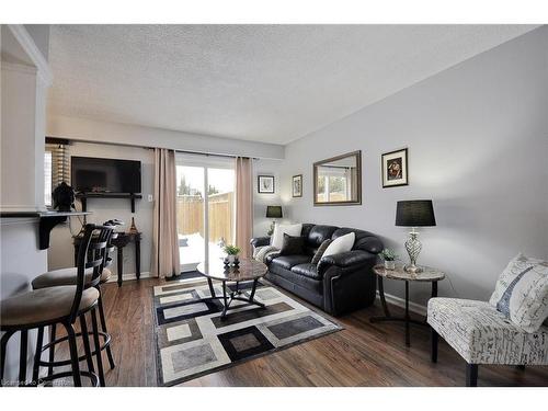 22 Westmount Mews, Cambridge, ON - Indoor Photo Showing Living Room