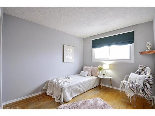 22 Westmount Mews, Cambridge, ON - Indoor Photo Showing Bedroom