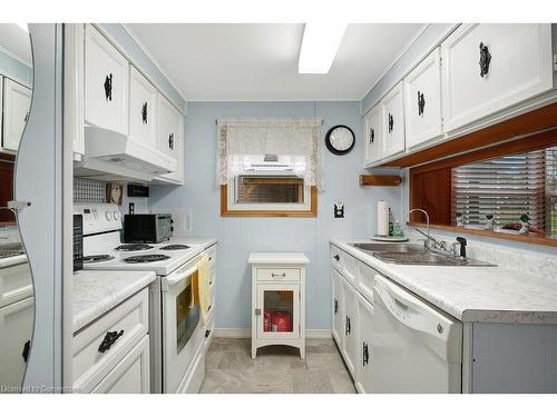 12 Macpherson Crescent, Flamborough, ON - Indoor Photo Showing Kitchen