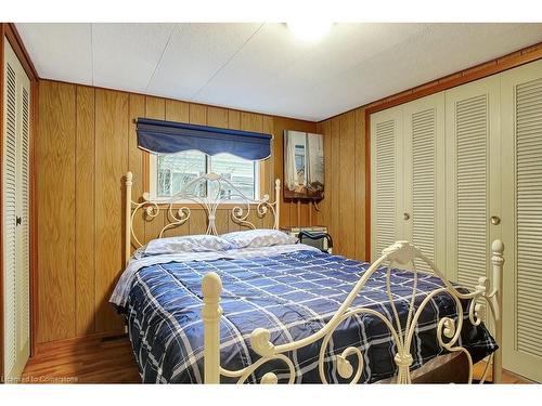 12 Macpherson Crescent, Flamborough, ON - Indoor Photo Showing Bedroom