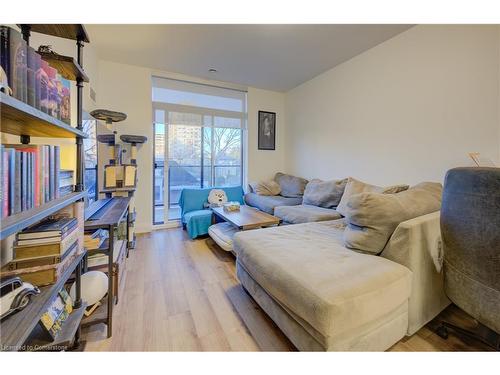 314-399 Queen Street S, Kitchener, ON - Indoor Photo Showing Living Room