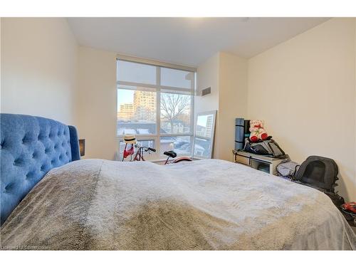 314-399 Queen Street S, Kitchener, ON - Indoor Photo Showing Bedroom