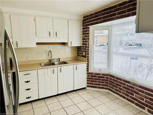 74 Carter Crescent, Cambridge, ON - Indoor Photo Showing Kitchen With Double Sink