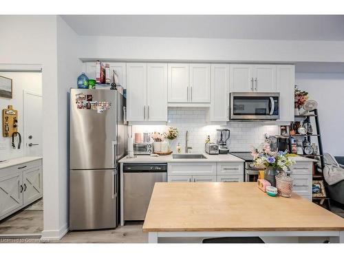 310-243 Northfield Drive E, Waterloo, ON - Indoor Photo Showing Kitchen