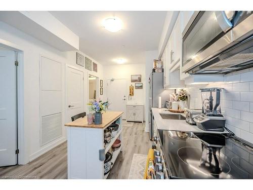 310-243 Northfield Drive E, Waterloo, ON - Indoor Photo Showing Kitchen