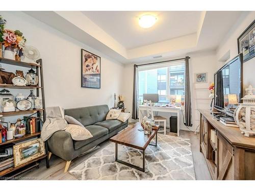 310-243 Northfield Drive E, Waterloo, ON - Indoor Photo Showing Living Room