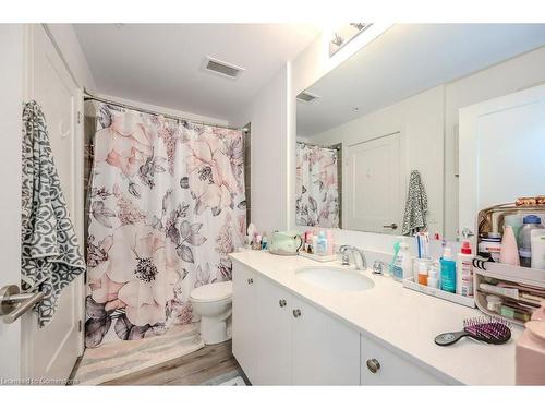 310-243 Northfield Drive E, Waterloo, ON - Indoor Photo Showing Bathroom