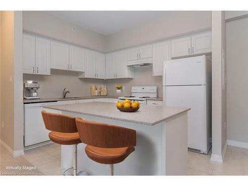 404-306 Essa Road, Barrie, ON - Indoor Photo Showing Kitchen