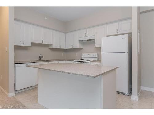 404-306 Essa Road, Barrie, ON - Indoor Photo Showing Kitchen