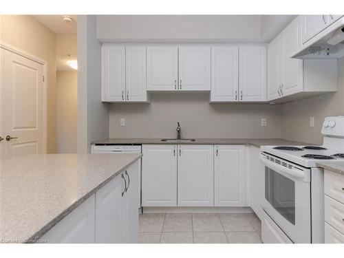 404-306 Essa Road, Barrie, ON - Indoor Photo Showing Kitchen