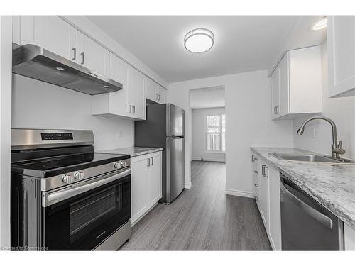 4-210 Glamis Road, Cambridge, ON - Indoor Photo Showing Kitchen With Stainless Steel Kitchen With Upgraded Kitchen