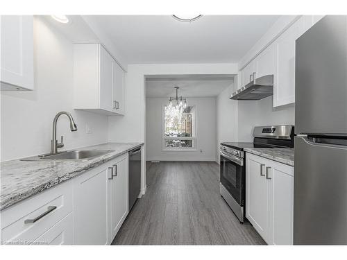 4-210 Glamis Road, Cambridge, ON - Indoor Photo Showing Kitchen With Upgraded Kitchen