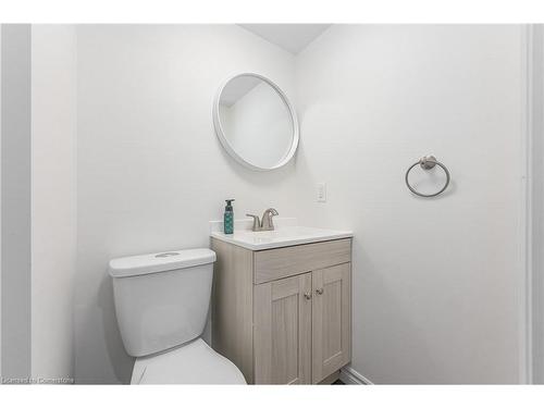 4-210 Glamis Road, Cambridge, ON - Indoor Photo Showing Bathroom