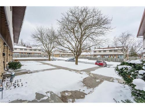 4-210 Glamis Road, Cambridge, ON - Outdoor