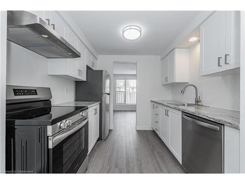 4-210 Glamis Road, Cambridge, ON - Indoor Photo Showing Kitchen With Stainless Steel Kitchen