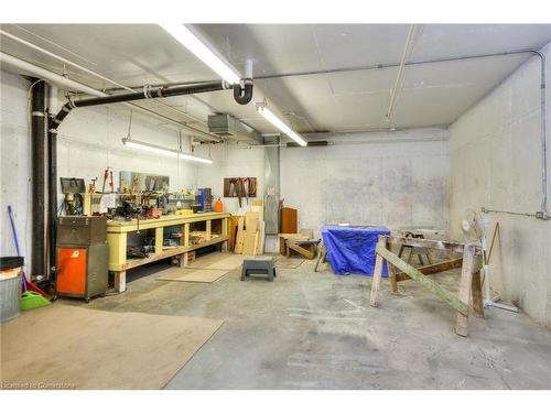 810-225 Harvard Place, Waterloo, ON - Indoor Photo Showing Garage