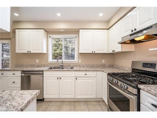 416 Olde Village Lane, Shelburne, ON - Indoor Photo Showing Kitchen With Double Sink With Upgraded Kitchen