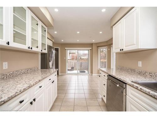 416 Olde Village Lane, Shelburne, ON - Indoor Photo Showing Kitchen With Upgraded Kitchen