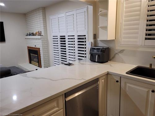 34 Georgian Crescent, Kitchener, ON - Indoor Photo Showing Kitchen