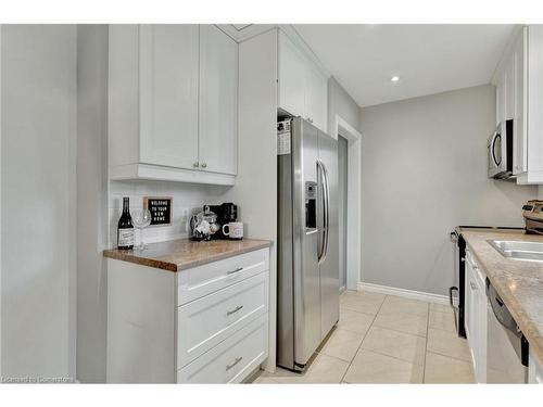 93 Crosby Drive, Kitchener, ON - Indoor Photo Showing Kitchen