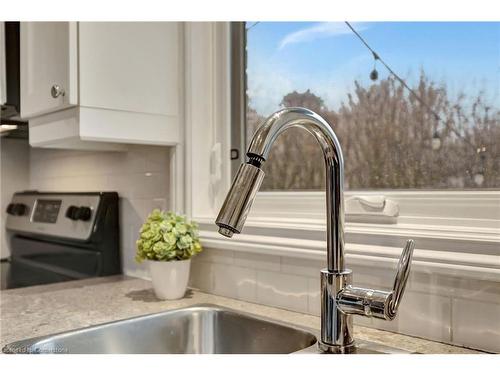 93 Crosby Drive, Kitchener, ON - Indoor Photo Showing Kitchen