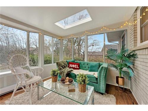 93 Crosby Drive, Kitchener, ON - Indoor Photo Showing Living Room