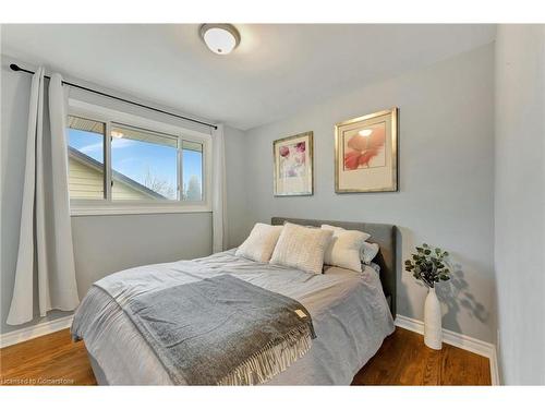 93 Crosby Drive, Kitchener, ON - Indoor Photo Showing Bedroom