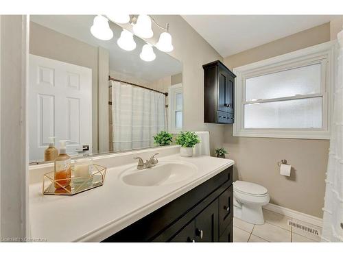 93 Crosby Drive, Kitchener, ON - Indoor Photo Showing Bathroom