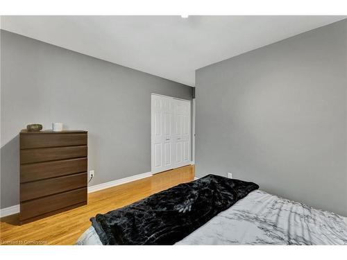 93 Crosby Drive, Kitchener, ON - Indoor Photo Showing Bedroom