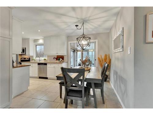 93 Crosby Drive, Kitchener, ON - Indoor Photo Showing Dining Room