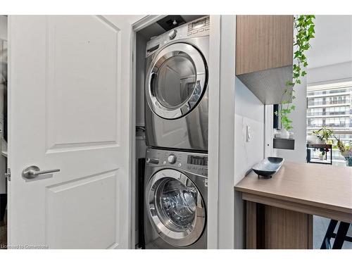 1105-33 Shore Breeze Drive, Etobicoke, ON - Indoor Photo Showing Laundry Room