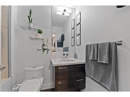 1105-33 Shore Breeze Drive, Etobicoke, ON - Indoor Photo Showing Bathroom