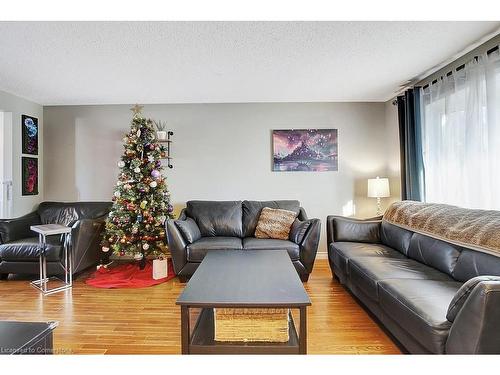 312 Ristau Place, Kitchener, ON - Indoor Photo Showing Living Room