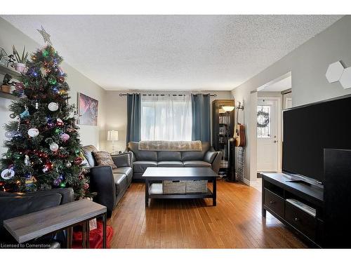 312 Ristau Place, Kitchener, ON - Indoor Photo Showing Living Room