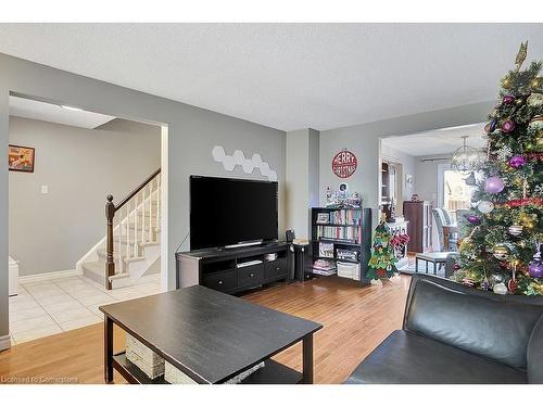 312 Ristau Place, Kitchener, ON - Indoor Photo Showing Living Room