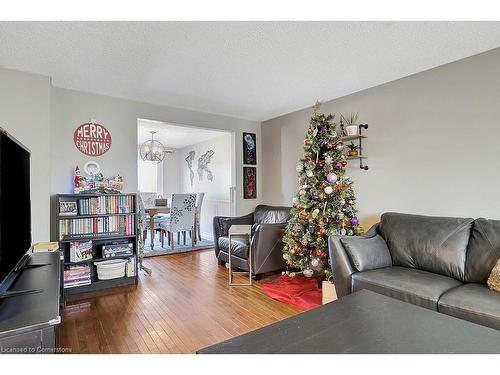 312 Ristau Place, Kitchener, ON - Indoor Photo Showing Living Room