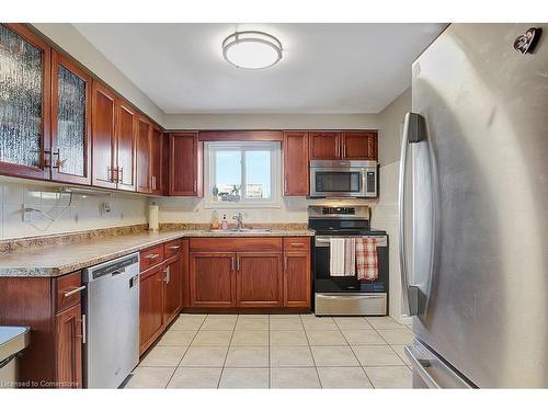 312 Ristau Place, Kitchener, ON - Indoor Photo Showing Kitchen